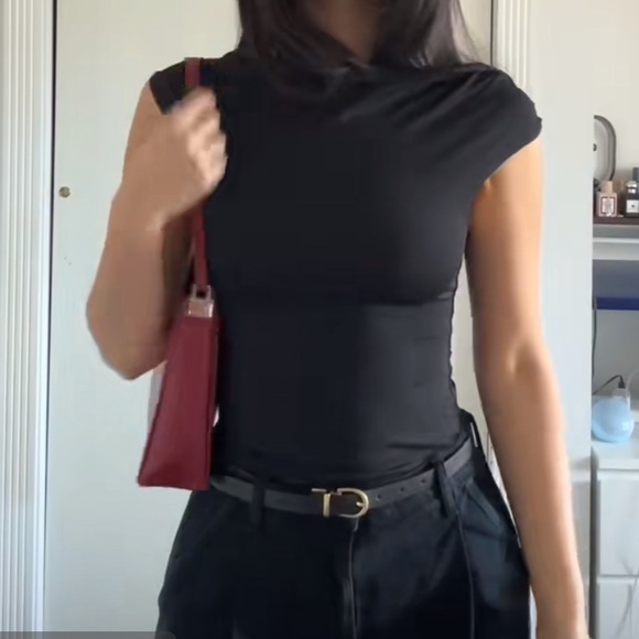 🖤Aritzia Contour Ravish Top🖤 - Picture 7 of 9